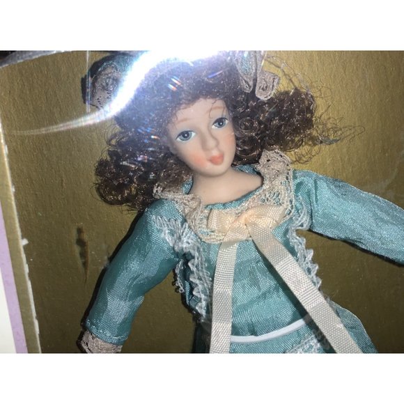 DG Creations Pretty Woman Porcelain Doll 6 Inch Christmas Ornament — 2003 - Picture 8 of 8